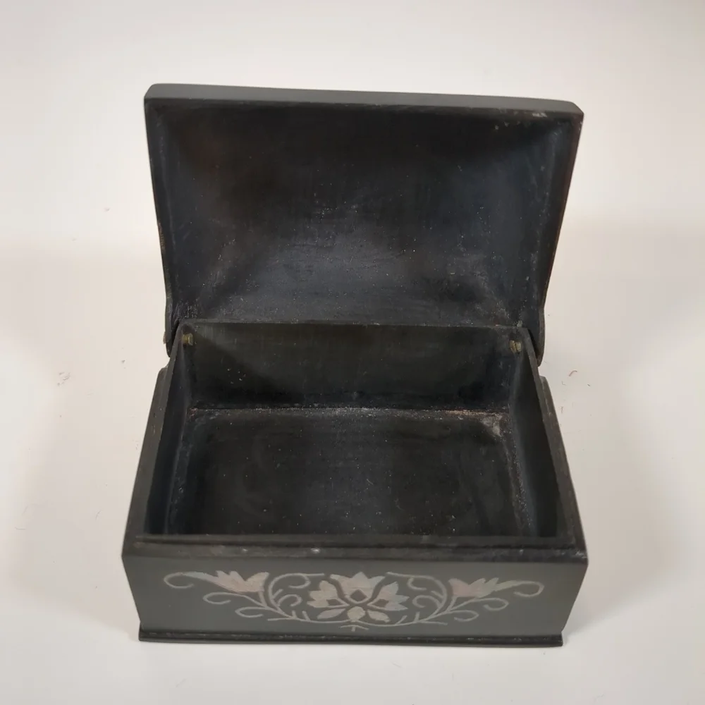 Bidri metal handcrafted floral silver inlay small trinket box